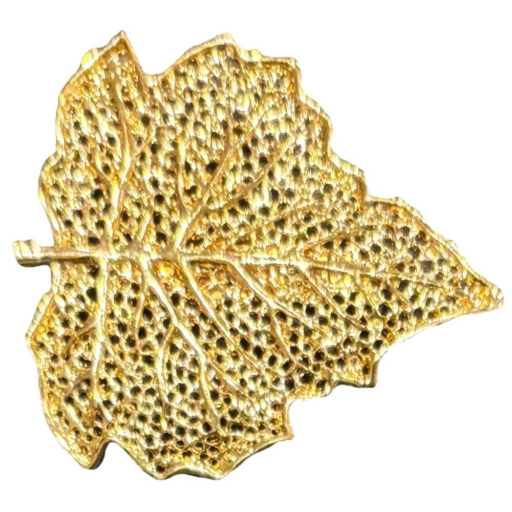 Vintage Gold Tone Maple Leaf Brooch Filigree Pin Jewelry Estate Gift Box - Picture 5 of 12